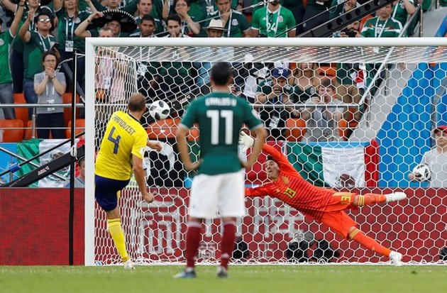 Mexico đi tiếp, HLV Osorio vẫn chỉ trích học trò - Bóng Đá