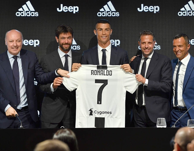 Ronaldo tới Juventus, FIFA 19 cũng nhanh chóng sửa lỗi - Bóng Đá