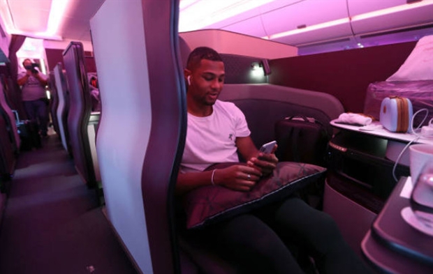 Dàn sao Munich 'hả hê' khi được ngồi khoang hạng VIP đi du đấu - Bóng Đá