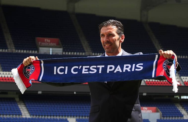 Thủ thành Gianluigi Buffon (PSG).