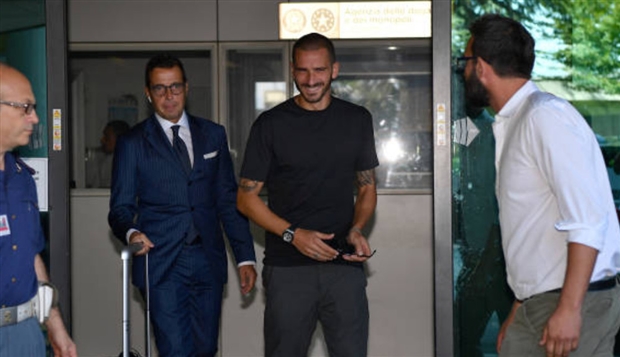 Bonucci tươi như hoa trong ngày trở lại Juventus - Bóng Đá