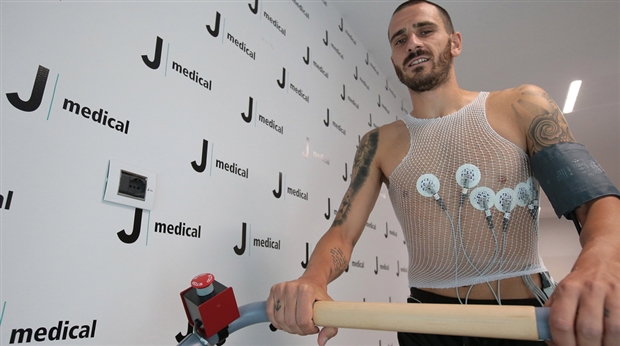 Bonucci tươi như hoa trong ngày trở lại Juventus - Bóng Đá