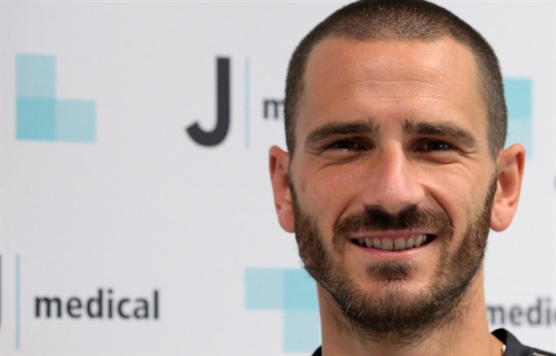 Bonucci tươi như hoa trong ngày trở lại Juventus - Bóng Đá