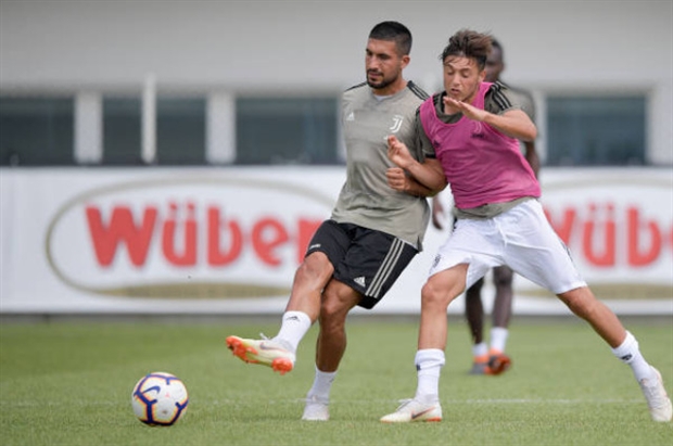 Allegri lặng lẽ mỉm cười ngắm Ronaldo tập luyện - Bóng Đá