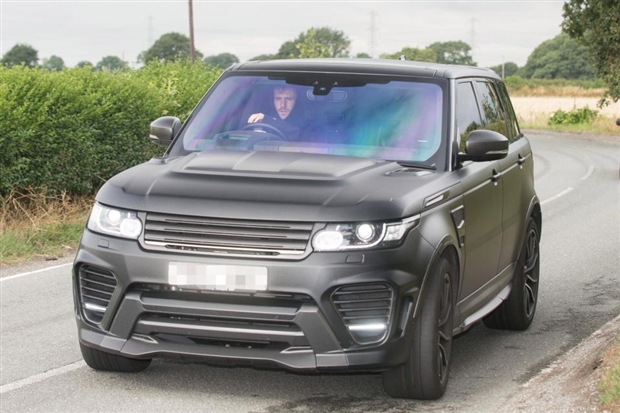 Range Rover Sport SVRGiá từ: 99.680 BảngCầu thủ sở hữu: Jesse Lingard, Luke Shaw, John Terry and Phil Jones