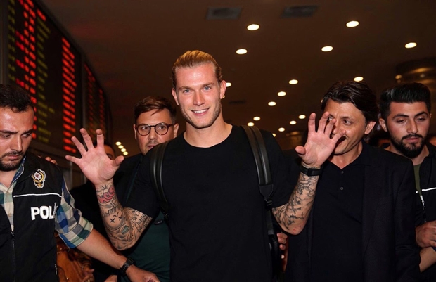 Tội đồ Karius tươi như hoa khi thoát khỏi Liverpool - Bóng Đá