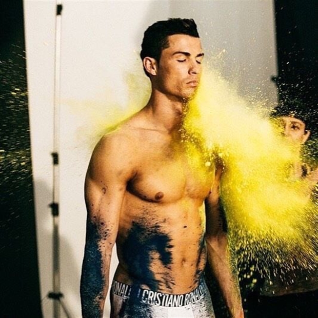 Thân hình của CR7 vẫn là điểm nhấn lớn nhất trong loạt quáng bá này.