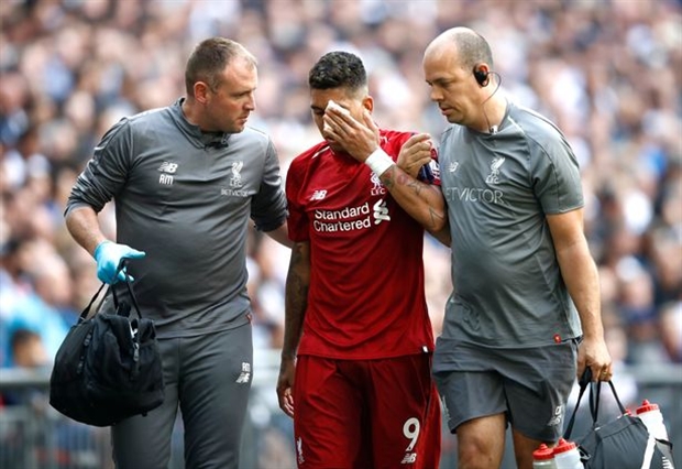 Firmino suýt mù mắt vì 'trò bẩn' của Vertonghen - Bóng Đá