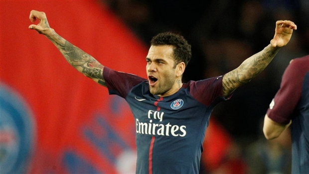 Hậu vệ phải Dani Alves.