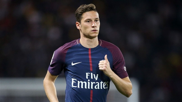 Tiền vệ phải Julian Draxler.