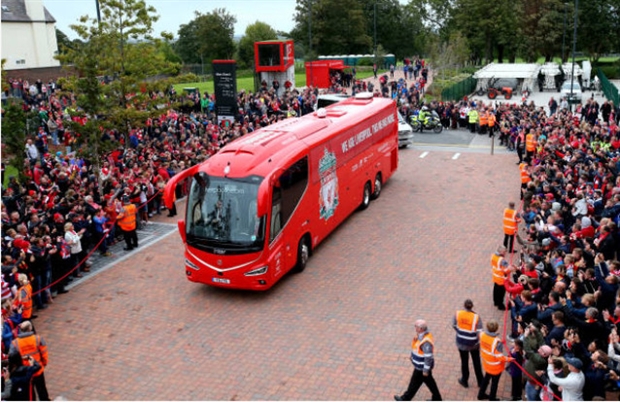 Vượt bão chỉ trích, Salah vẫn tươi cười xuất hiện tại Anfield - Bóng Đá