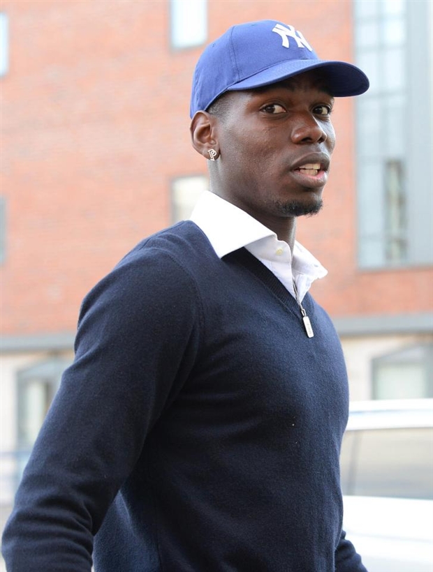 Pogba nhí nhảnh tạo dáng trước truyền thông sau khi nhận án phạt - Bóng Đá