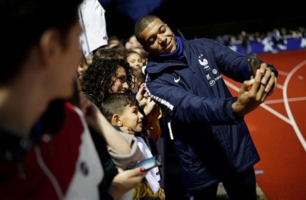 Kylian Mbappe đã nhận được rất nhiều sự quan tâm và mến mộ của các CĐV sau đợt tập trung của tuyển Pháp mới đây.