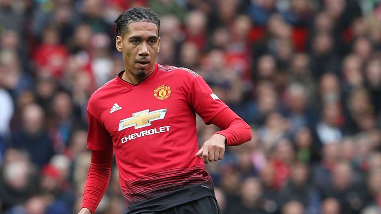 Smalling gặp hạn, hàng thủ Man Utd khủng hoảng trầm trọng - Bóng Đá