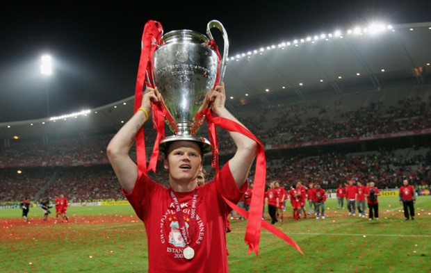 Tiền vệ trái John Arne Riise.