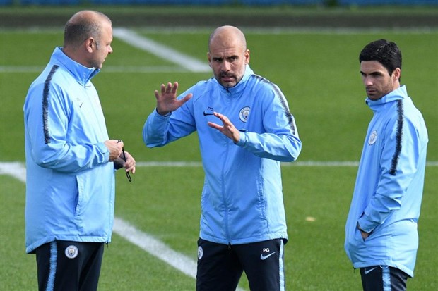 Xuất hiện đồ chơi lạ trong buổi tập của Man City - Bóng Đá