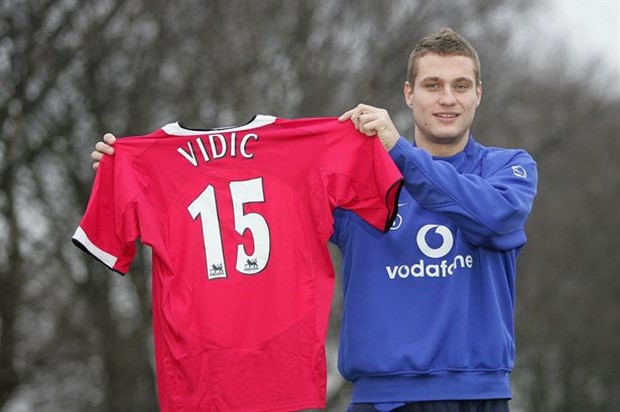 Ngày này năm xưa: Vidic CHÍNH THỨC ra mắt Man Utd - Bóng Đá