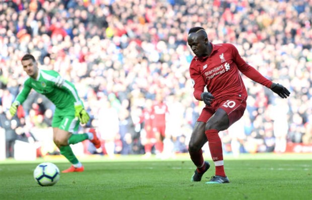 Liverpool đại thắng, sao trẻ vẫn 'nhận gạch' vì không biết chuyền - Bóng Đá