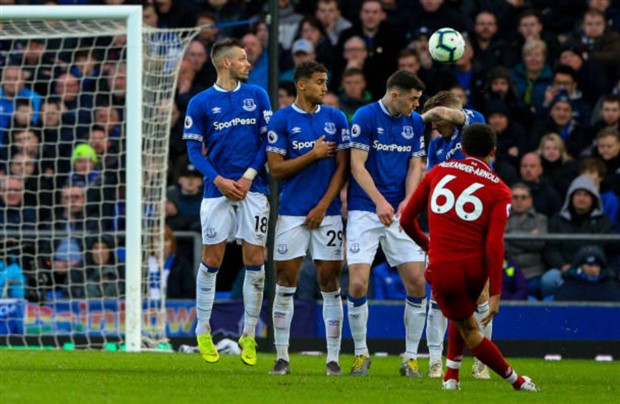 Liverpool đại thắng, sao trẻ vẫn 'nhận gạch' vì không biết chuyền - Bóng Đá