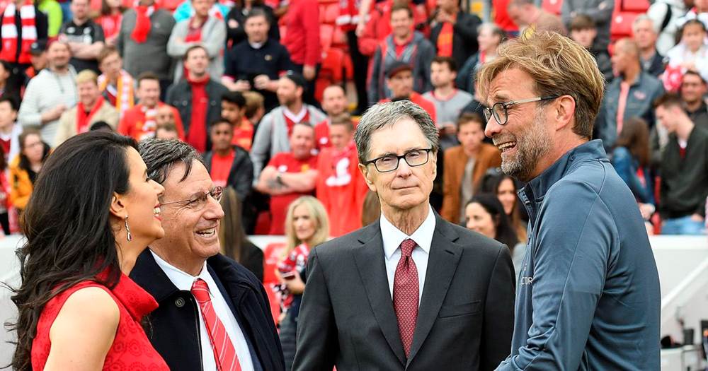 Chưa thể giành cúp, Liverpool đã ngập trong