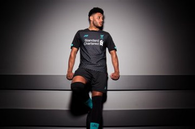 Liverpool tung mẫu áo đấu kỷ niệm 100 năm tri ân người cũ - Bóng Đá