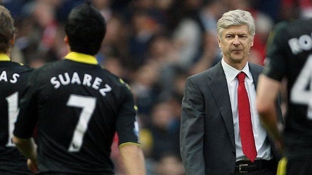 Nhận thấy ý định muốn ra đi đã bắt đầu hình thành trong suy nghĩ của Luis Suarez sau khi liên tục thất bại trong việc chinh phục các danh hiệu lớn, Arsenal đã liên hệ trực tiếp với lãnh đạo Liverpool để bàn về tương lai của tiền đạo người Uruguay.