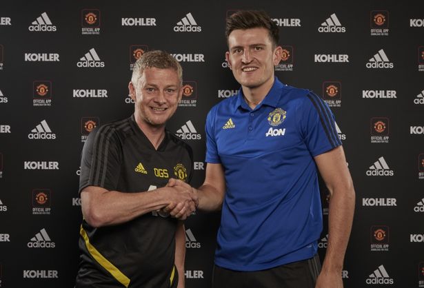 Solskjaer cân nhắc trao băng đội trưởng Man Utd cho Maguire - Bóng Đá