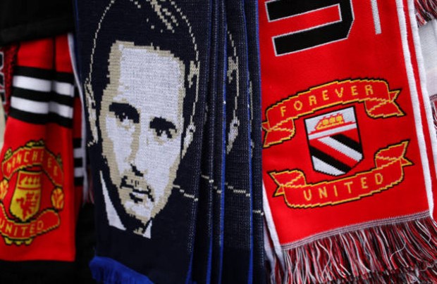 CĐV Man Utd khoe cú ăn ba trong ngày Mourinho trở lại - Bóng Đá