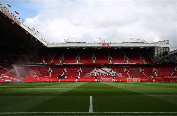 CĐV Man Utd khoe cú ăn ba trong ngày Mourinho trở lại - Bóng Đá
