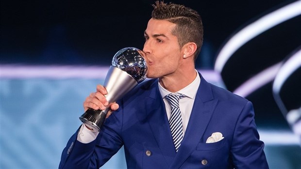 Lý do vì sao Ronaldo sẽ vượt qua Messi, Van Dijk? - Bóng Đá