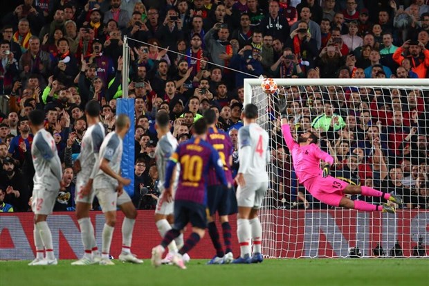 Lý do vì sao Messi sẽ vượt qua Ronaldo, Van Dijk? - Bóng Đá
