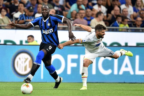 Gary Neville tiếp tục có những bình luận chỉ trích dành cho Romelu Lukaku