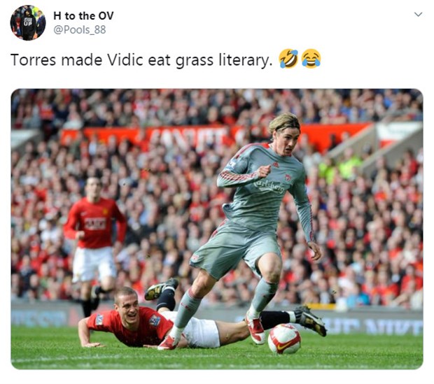 CĐV Liverpool tức điên vì Vidic 