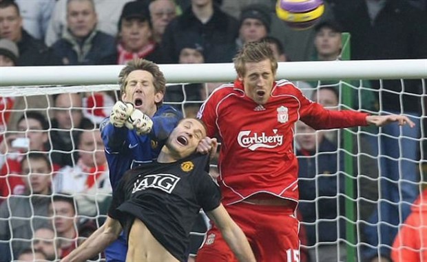 CĐV Liverpool tức điên vì Vidic 