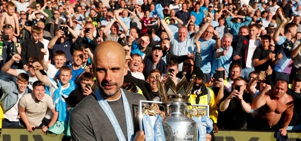 Chứng kiến cú trượt chân lần này của Liverpool, các CĐV của Man City cũng không bỏ qua cơ hội để "cà khịa" đội bóng phố Cảng.
