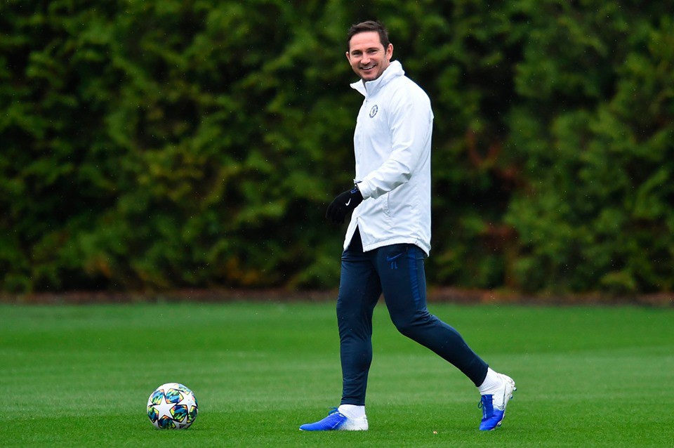 Nhưng Chelsea cũng có những cơ sở để tự tin trước thềm trận đấu. Ngoài việc được thi đấu trên sân nhà, The Blues cũng đang sở hữu 8 chiến thắng trong 9 trận gần nhất.