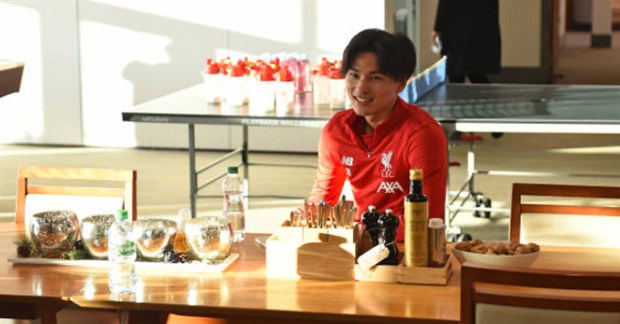 Minamino ngượng ngùng trong