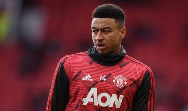 Không ra sân, Lingard vẫn bị CĐV Man Utd