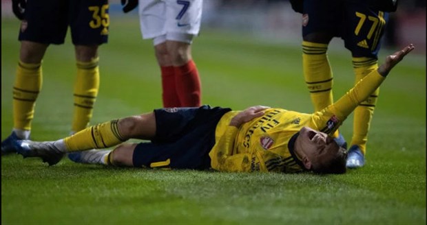 Chấn thương rợn người của sao Arsenal tại FA Cup - Bóng Đá