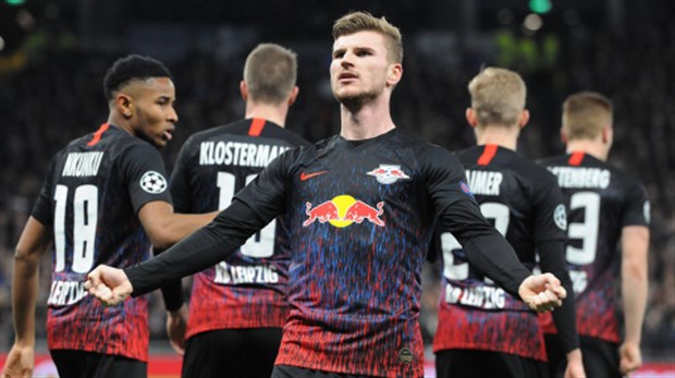 Trong mùa giải năm nay, Timo Werner đang là một trong những sát thủ đáng sợ nhất nước Đức. Cụ thể tiền đạo 24 tuổi đã có 21 bàn thắng để giúp Leipzig cạnh tranh sòng phẳng với Bayern Munich lẫn Borussia Dortmund ở cuộc đua vô địch tại Bundesliga.