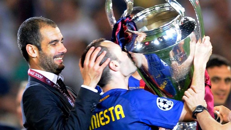 Iniesta từng là học trò cưng của Pep Guardiola tại Barca ngày nào.