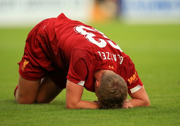 Paul Glatzel đã dính chấn thương nghiêm trọng ngay ở trận giao hữu đầu tiên của Liverpool.
