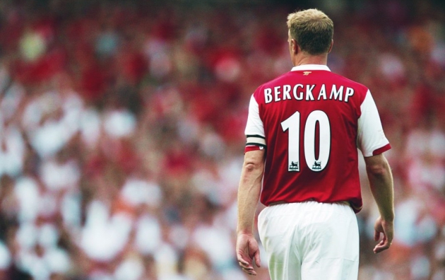 Dennis Bergkamp đã trải qua không ít chông gai để trở thành biểu tượng sống tại Arsenal.