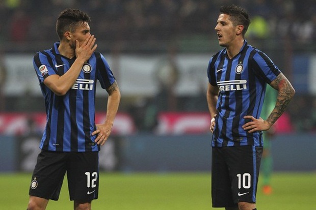 Hai đội bóng thành Milano thậm chí không thể dành nổi một suất dự Champions League mùa này. Ảnh: Internet.