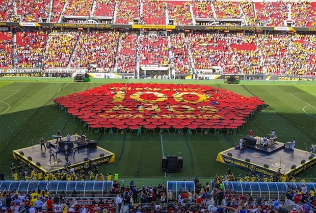 Copa America 2016 đưa ra những điều luật khác biệt. Điển hình là hai đội hòa nhau 90 phút ở vòng đấu loại trực tiếp, sẽ đá penalty ngay thay vì thi đấu thêm 30 phút hiệp phụ giống luật của các giải đấu lớn trên thế giới. Ảnh: Internet.
