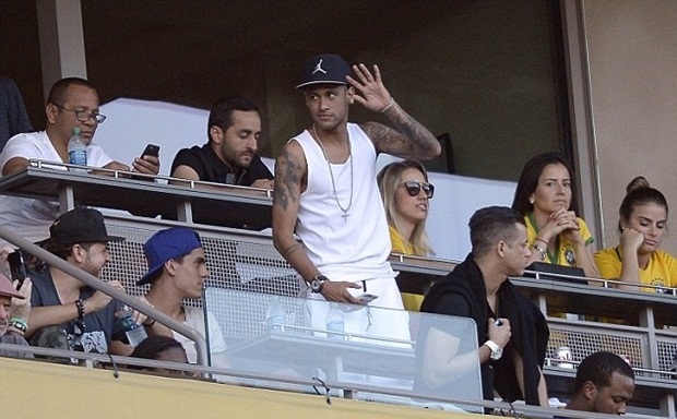 Trong thời gian ở Mỹ, Neymar đến sân cổ vũ cho ĐT Brazil dự Copa America 2016. Ảnh: Internet.