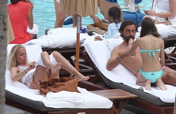 Gia đình nhà Pirlo chọn bãi biển Miami để nghỉ ngơi. Đây cũng là địa điểm du lịch thu hút nhiều cầu thủ và nghệ sĩ nổi tiếng trên thế giới. Ảnh: Internet.