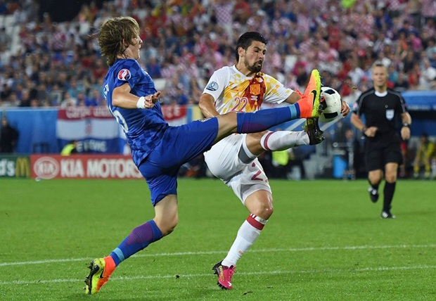 Nolito (lệch trái, 6,3 điểm): Anh là cầu thủ phải ra sân đầu tiên khi nhường chỗ cho Bruno Soriano ở phút 60. Trước khi được HLV Del Bosque cho ra nghỉ, Nolito chỉ có 2 pha dứt điểm về khung thành Croatia.