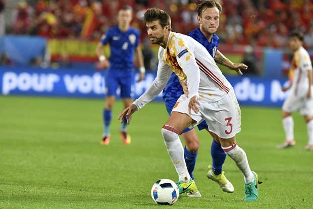 Gerad Pique (trung vệ, 7 điểm): Hậu vệ Barca cho thấy khả năng chọn vị trí khá tốt khi nhiều lần đánh đầu giải nguy cho khung thành Tây Ban Nha. Pique có tổng cộng 6 pha cản phá chính xác.