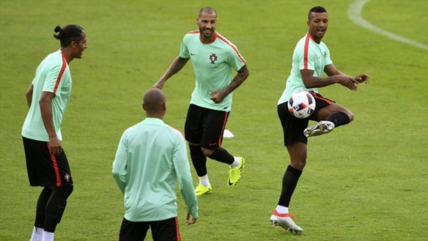 Dàn sao Bồ Đào Nha với tâm trạng thoải mái đã ngẫu hứng phô diễn kỹ thuật cá nhân điêu luyện. Ảnh: Internet.